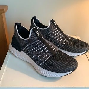 Nike women’s react phantom run flyknit 2 sneakers